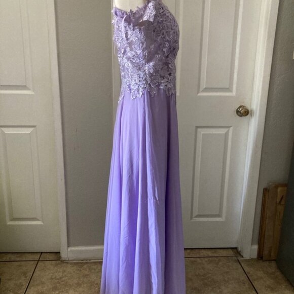 Elegant Lavender Lace Gown - Picture 2 of 11